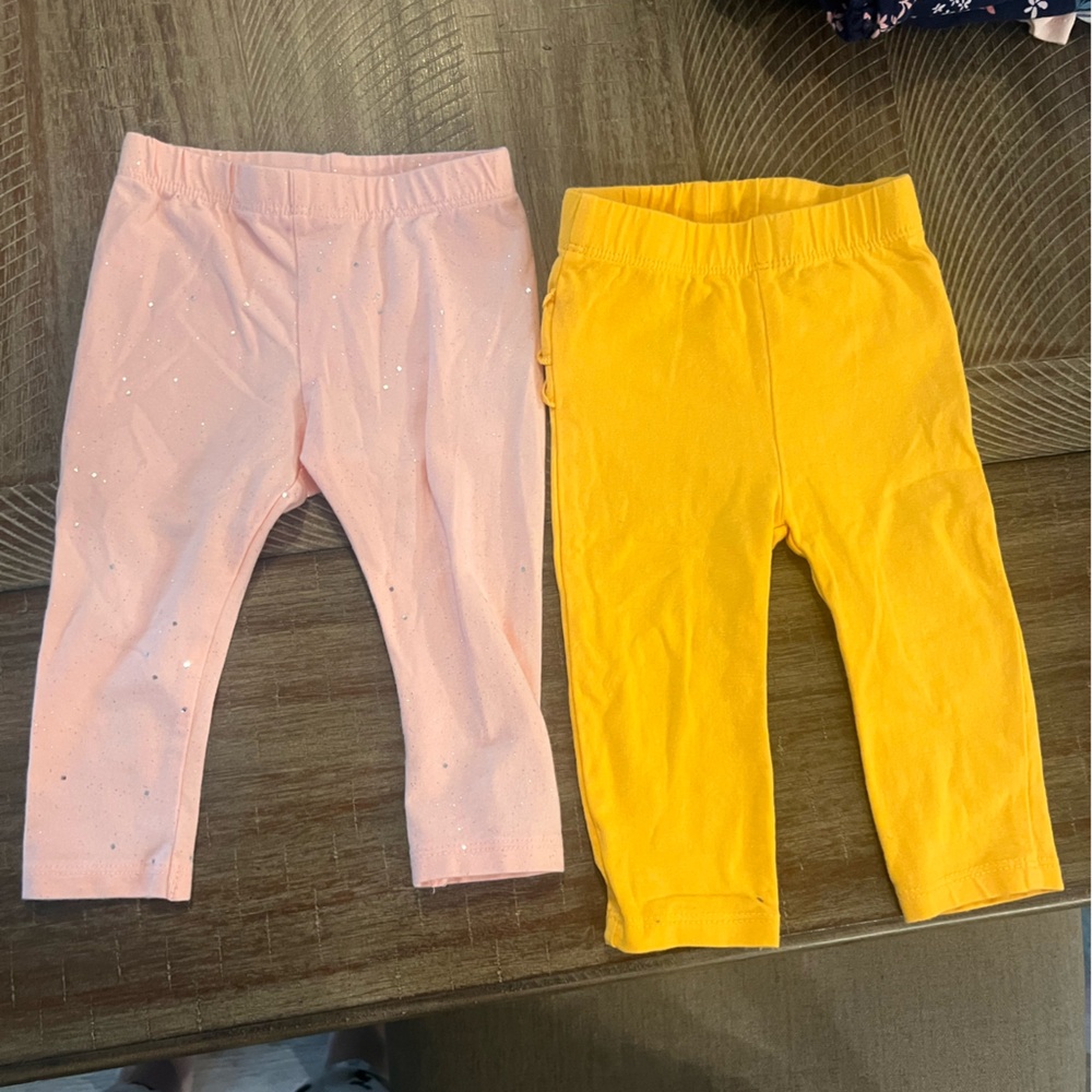 Bundle of 2 baby girl leggings 6M